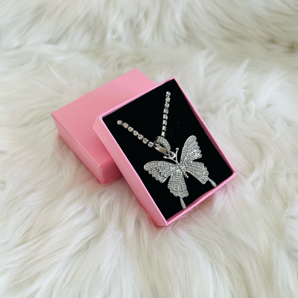 Silver flutter tennis necklace